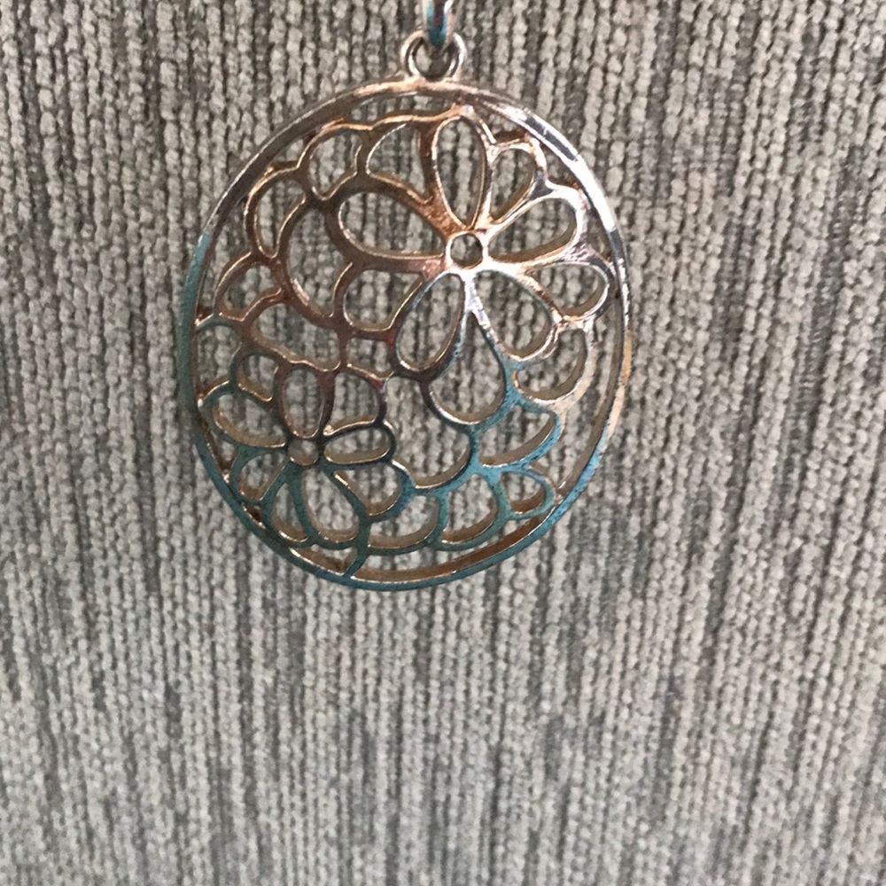 Floral metal necklace
